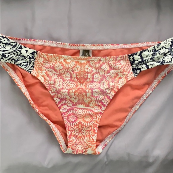 Tommy Bahama bikini bottoms - Picture 1 of 3